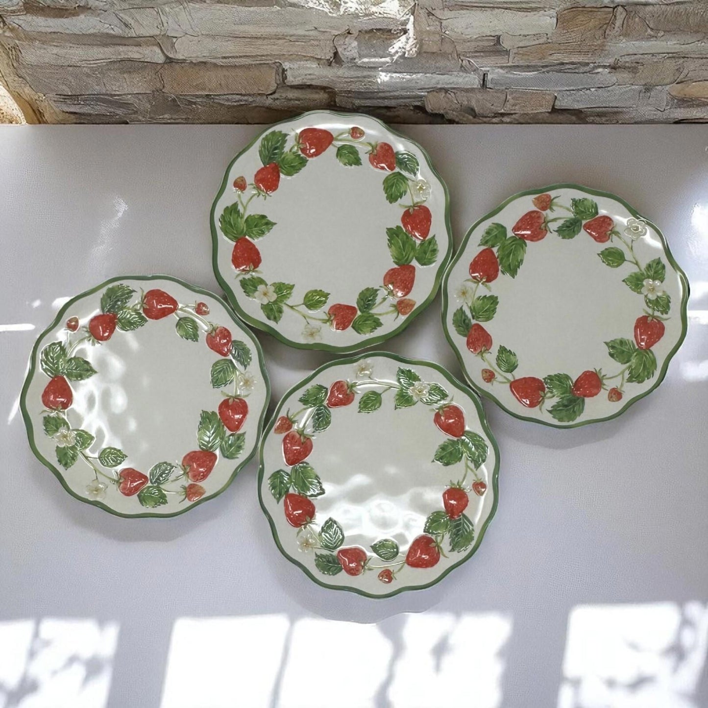 Primrose Vintage Strawberry Melamine 6.5" Dessert Plates Scallop New set of 4