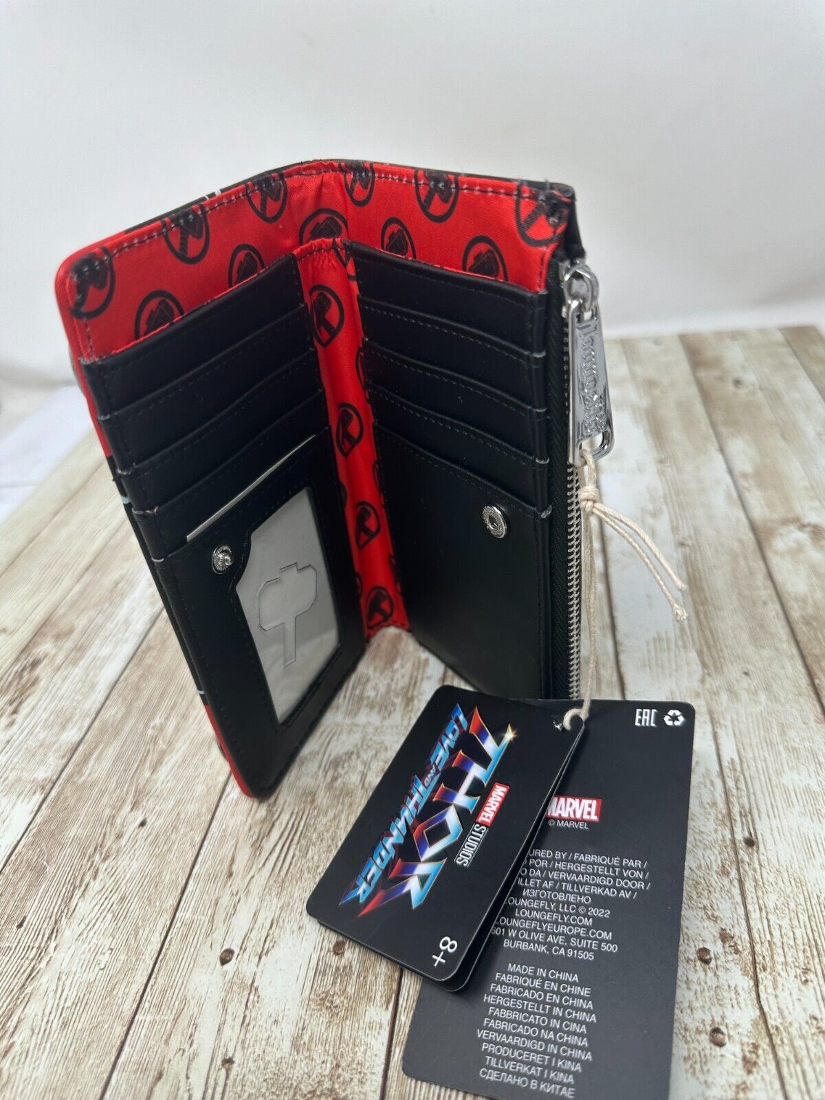 Cartera con solapa Love & Thunder de Marvel Thor de Loungefly: brilla en la oscuridad (NUEVA)