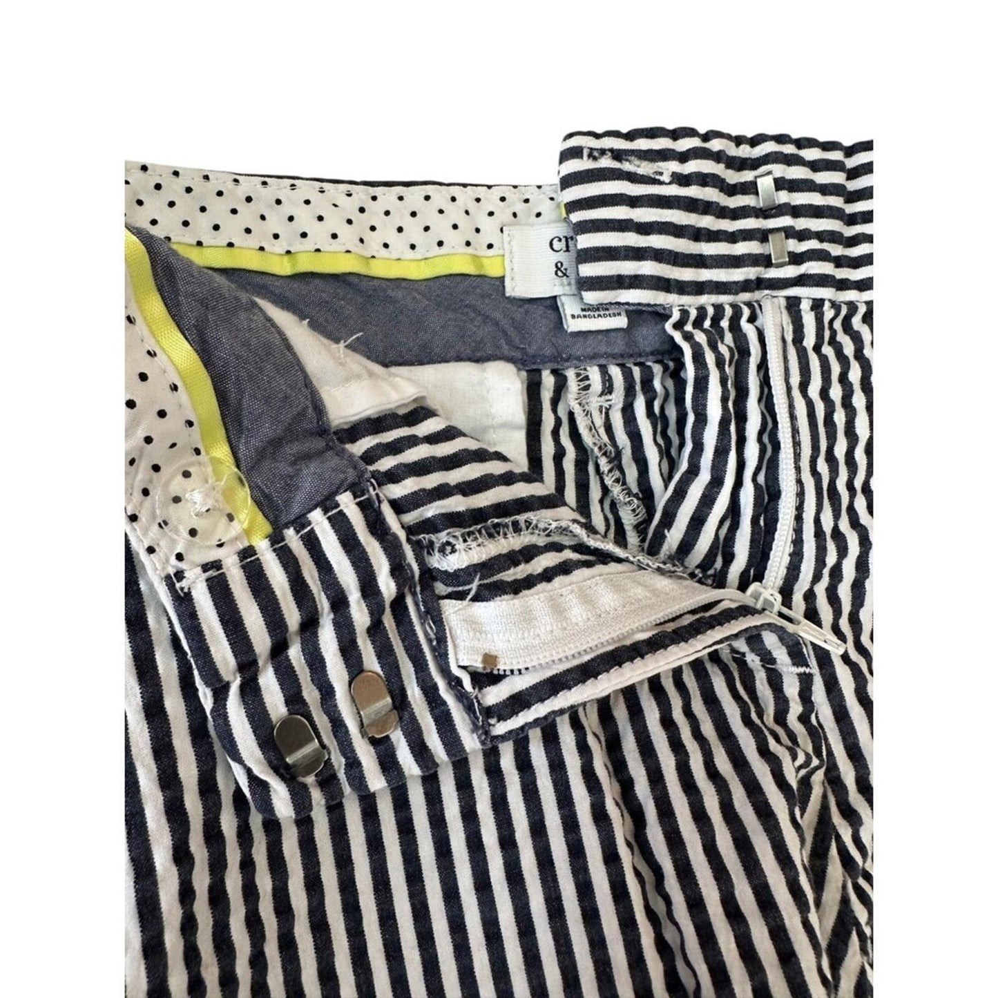 Crown & Ivy Women's Striped Shorts Size 6 Navy & White Seersucker 100% Cotton
