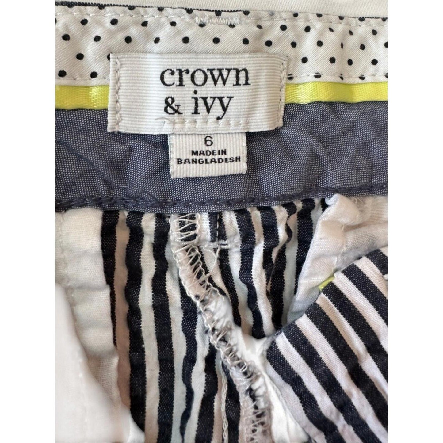 Crown & Ivy Women's Striped Shorts Size 6 Navy & White Seersucker 100% Cotton