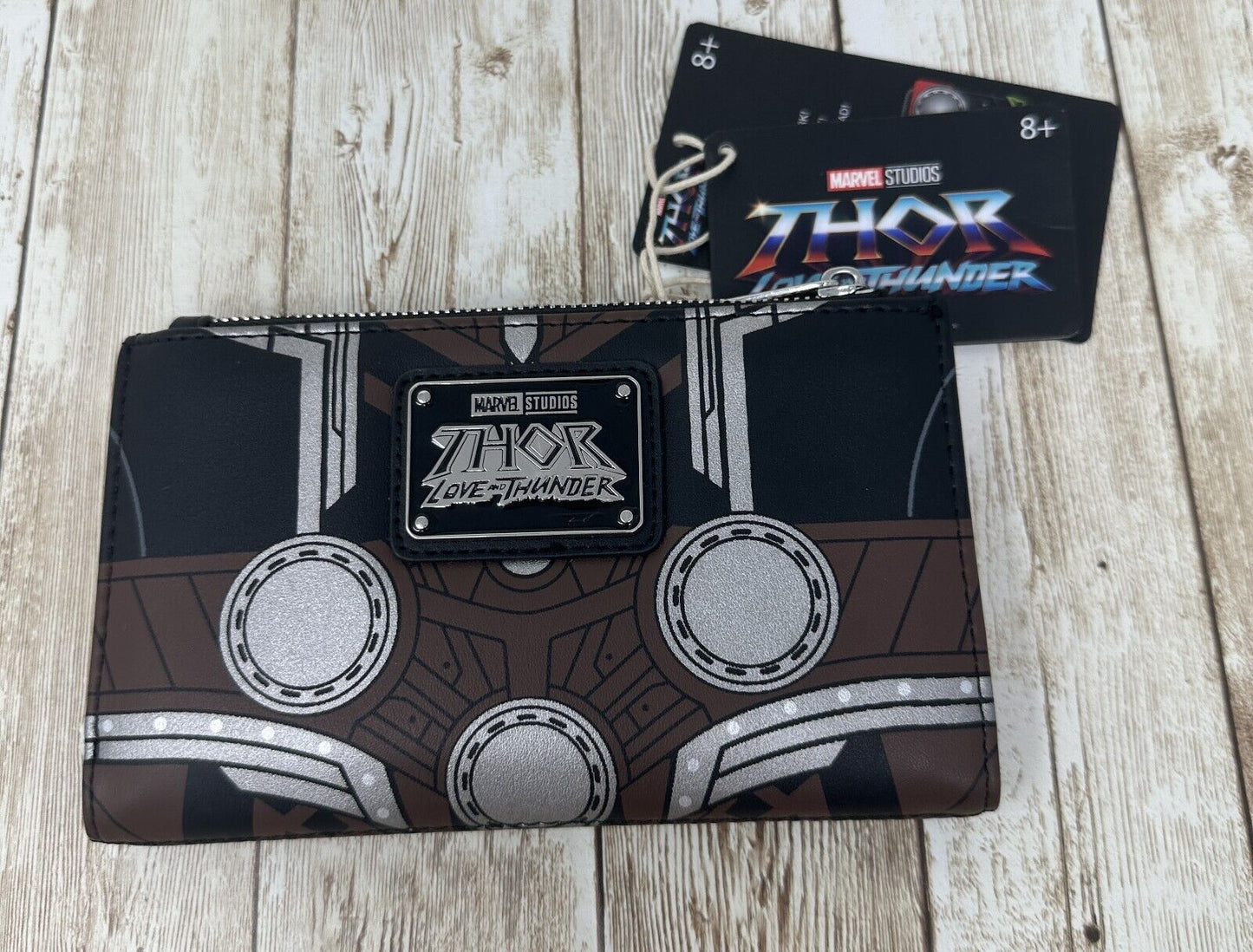 Cartera con solapa Love & Thunder de Marvel Thor de Loungefly: brilla en la oscuridad (NUEVA)