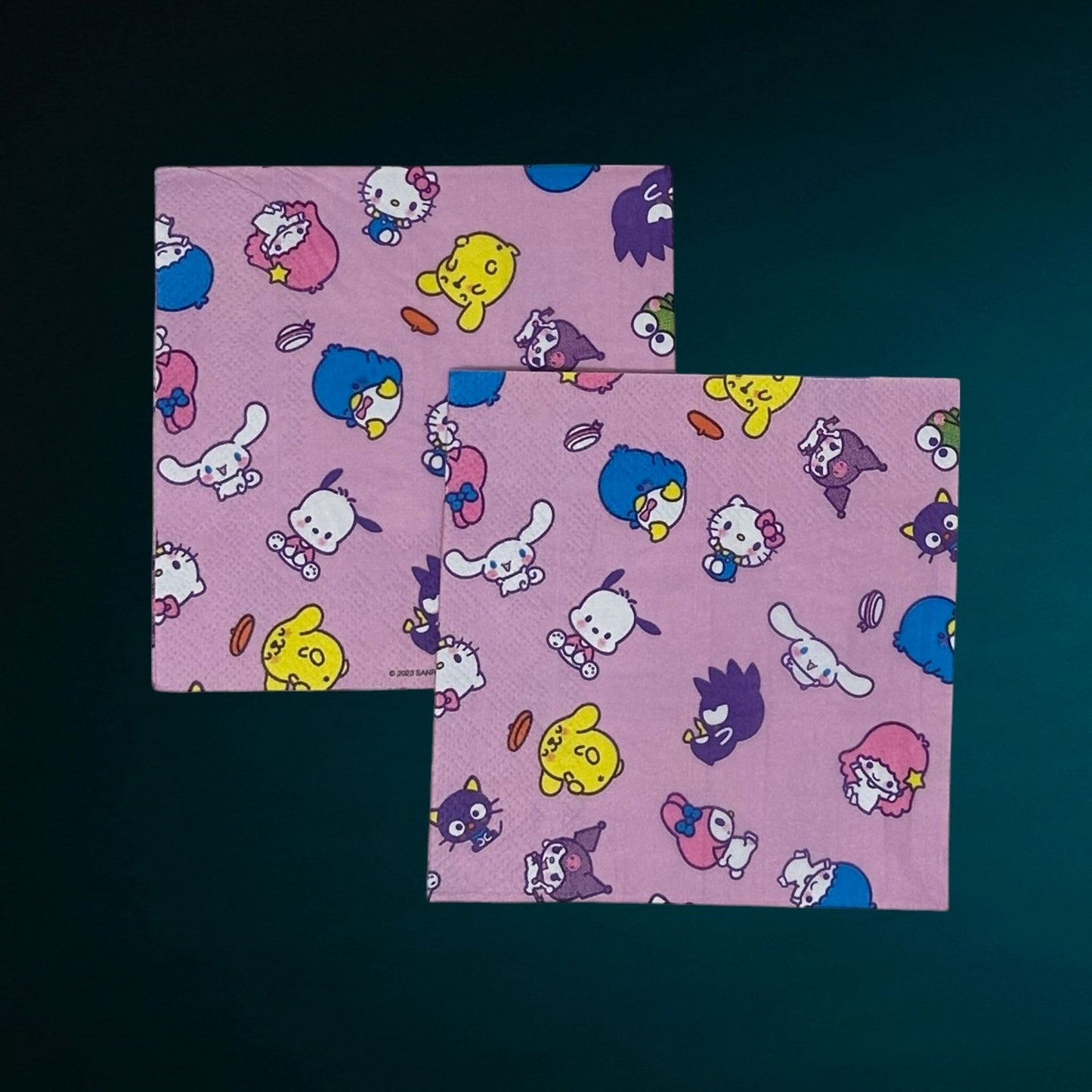 Servilletas de decoupage de Hello Kitty y amigos en rosa sobre las nubes de Sanrio