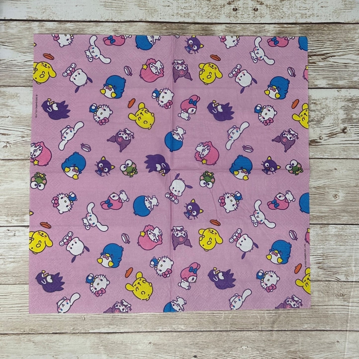 Servilletas de decoupage de Hello Kitty y amigos en rosa sobre las nubes de Sanrio
