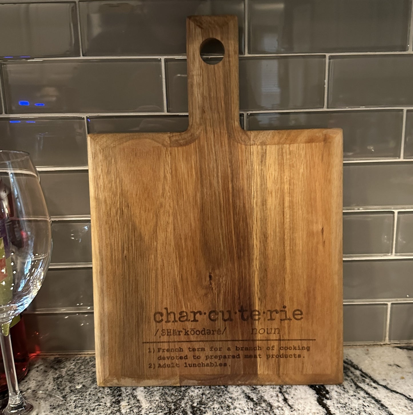 Tabla de cortar de madera decorativa para adultos con embutidos, regalo para anfitriona