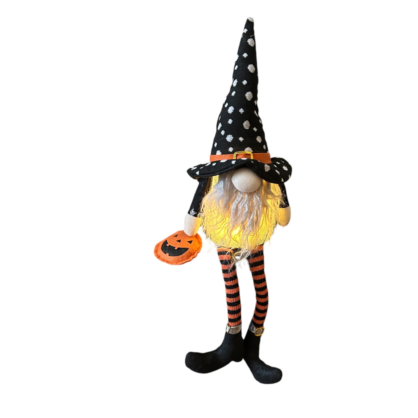 Gnomo barbudo sentado de Halloween de otoño con pastel de barro iluminado
