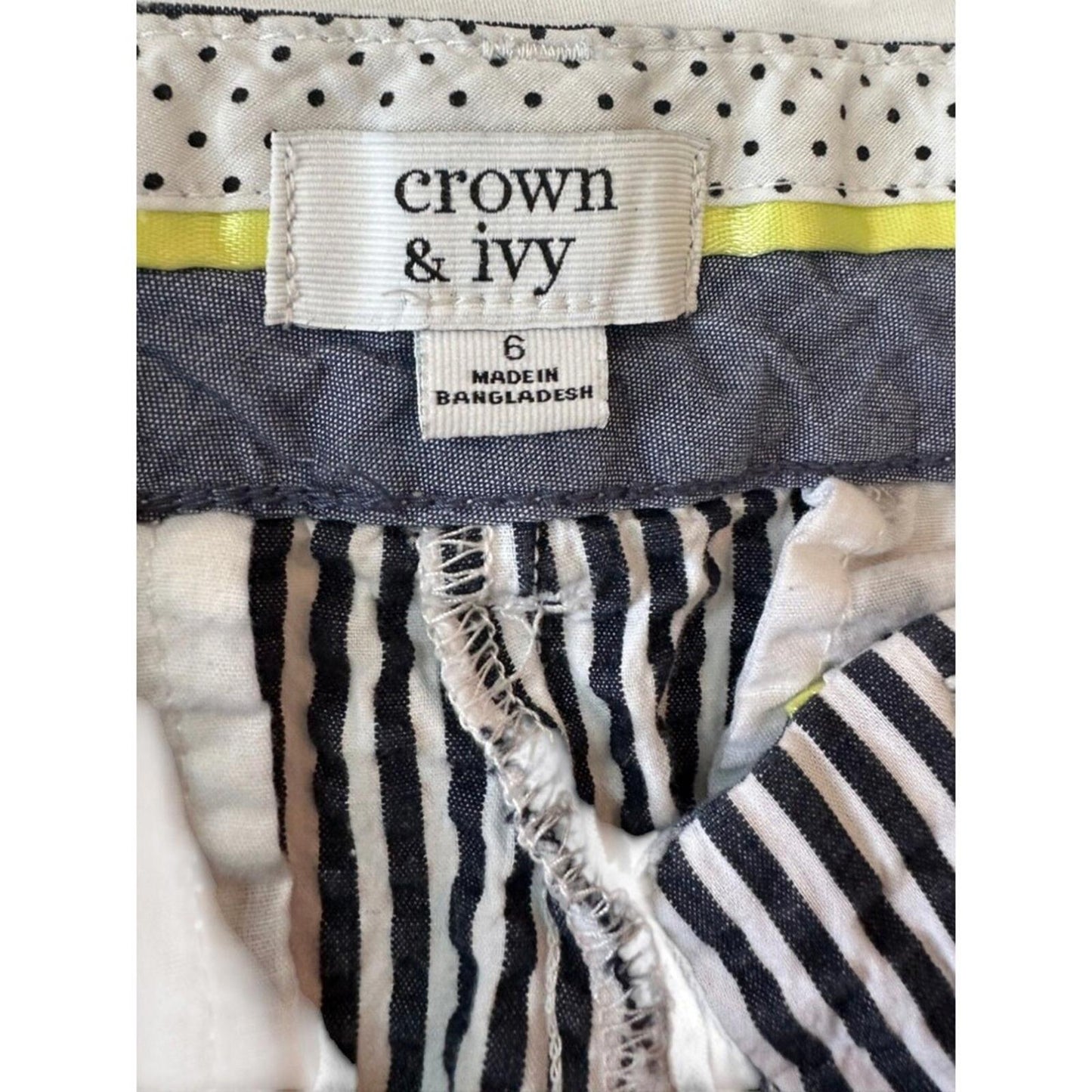 Crown & Ivy Women's Striped Shorts Size 6 Navy & White Seersucker 100% Cotton