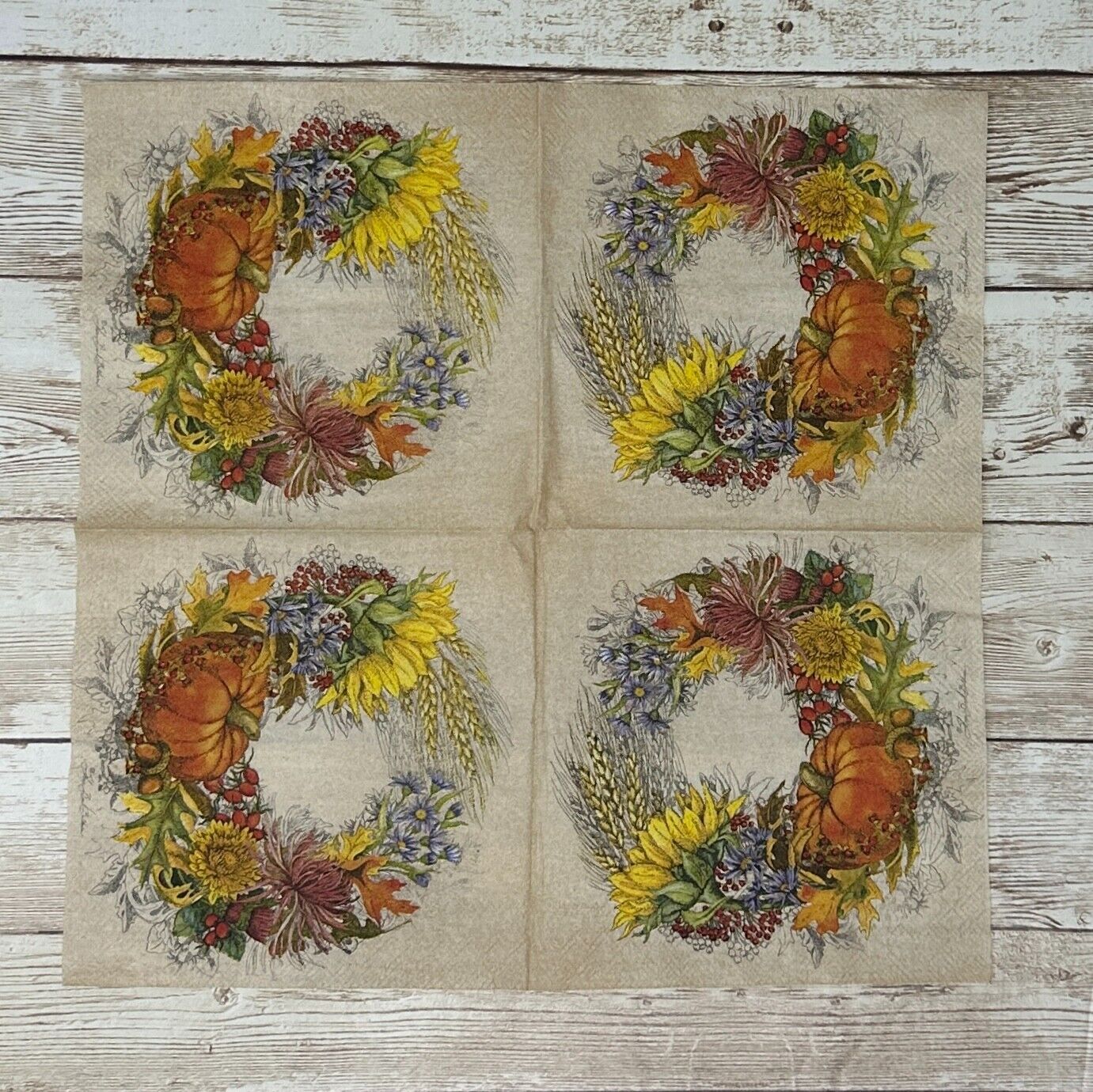 Servilletas con decoupage y coronas de cosecha, hermosas manualidades de papel para cócteles otoñales