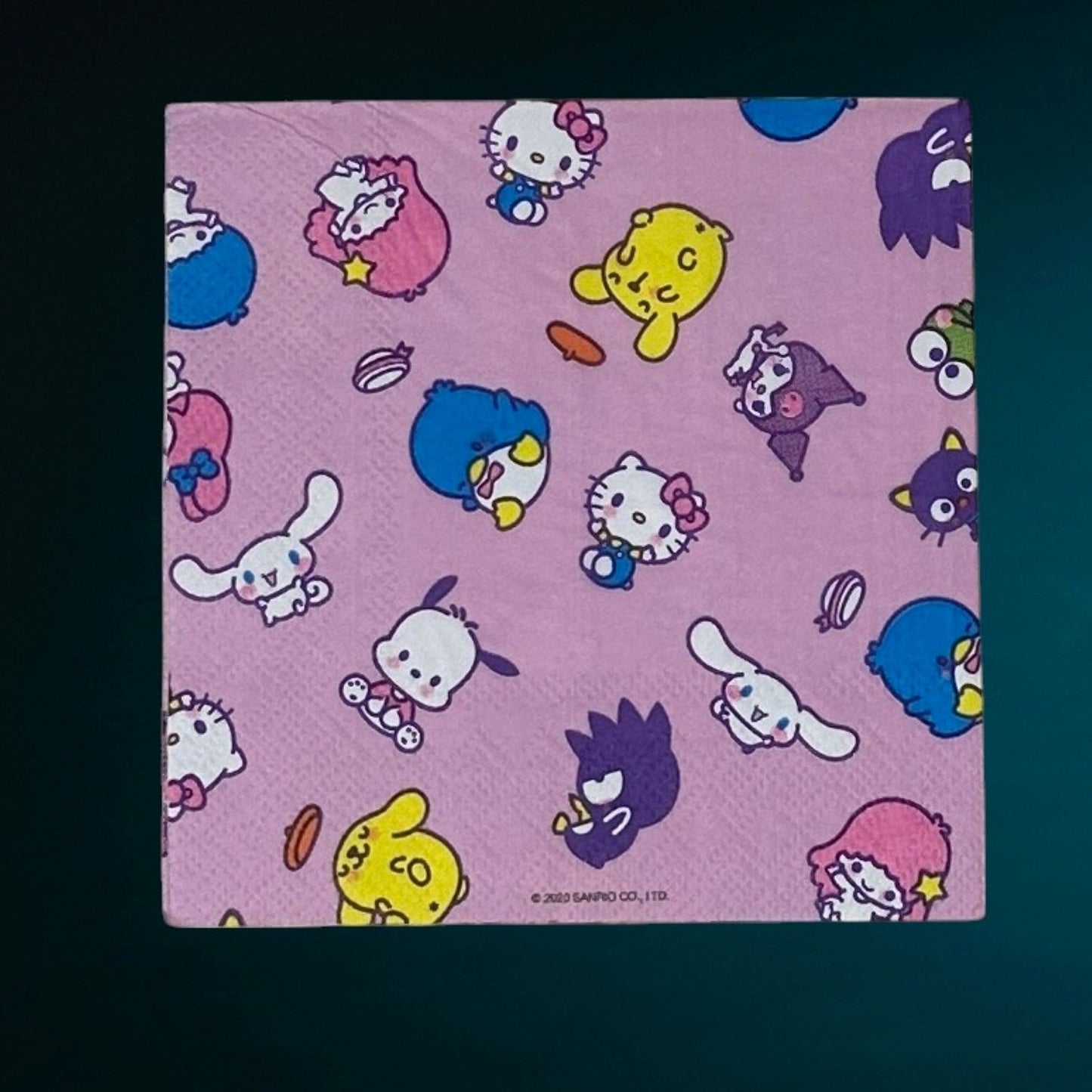Servilletas de decoupage de Hello Kitty y amigos en rosa sobre las nubes de Sanrio