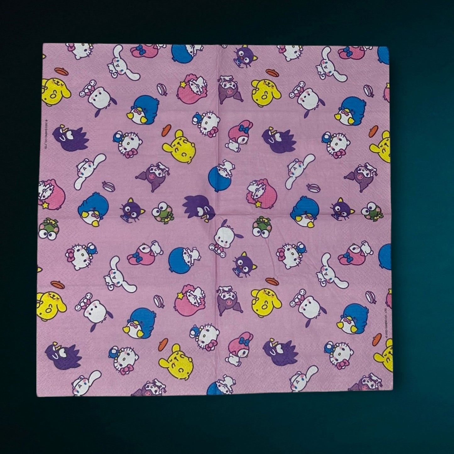 Servilletas de decoupage de Hello Kitty y amigos en rosa sobre las nubes de Sanrio