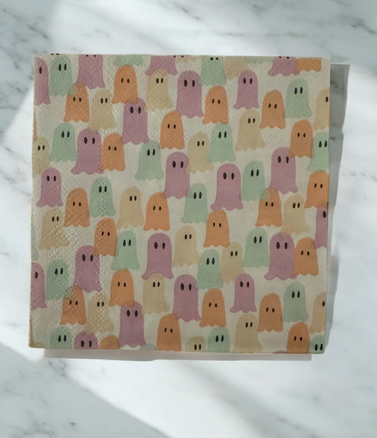 Servilletas con decoupage de fantasmas pastel, manualidades de papel para cócteles de Halloween y otoño