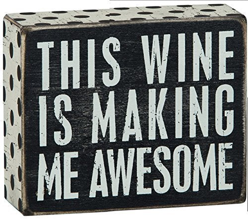 Letrero de caja con el texto "Este vino me está volviendo increíble"